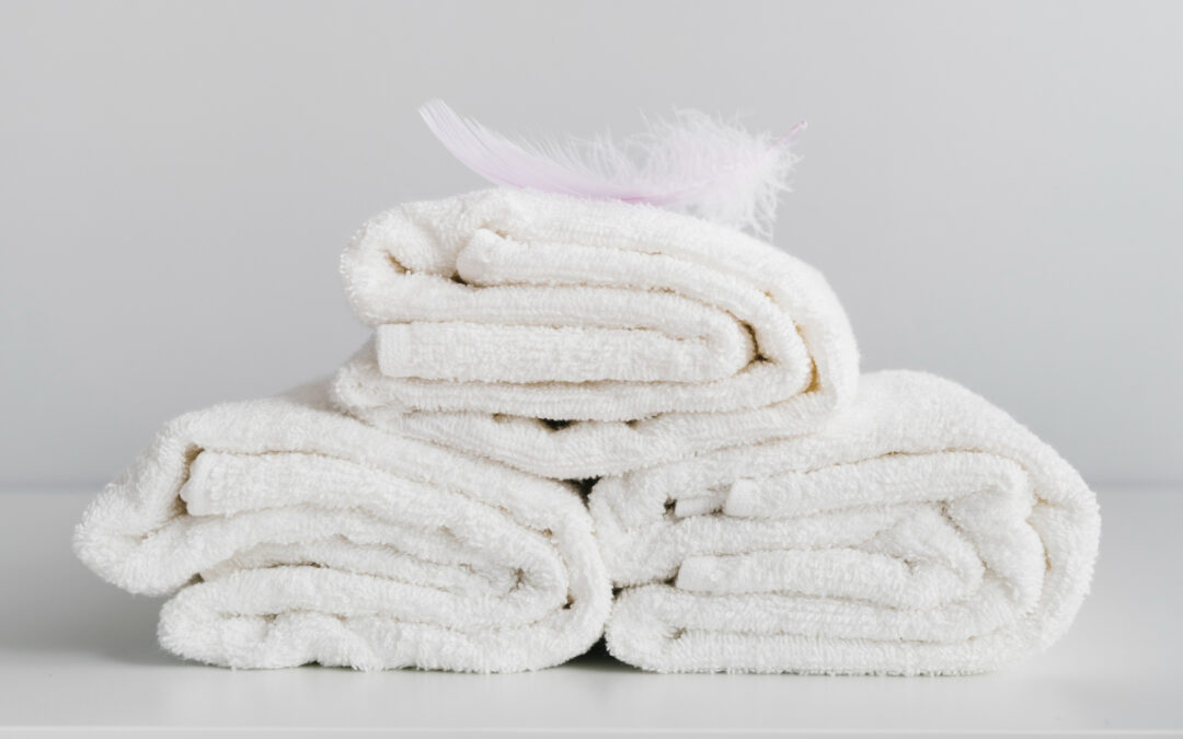 W jakiej temperaturze prać ręczniki? Miękkie i puszyste ręczniki