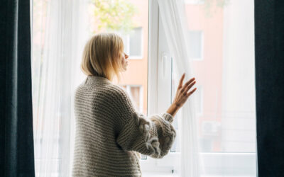 Jak prać firanki w pralce? Pora poznać sposoby na pranie firan