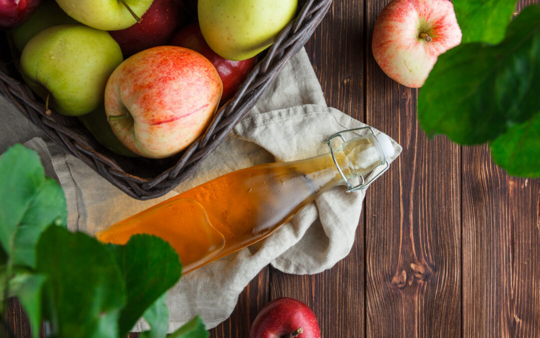 Co daje picie octu jabłkowego? Jak ocet jabłkowy wspomaga organizm?